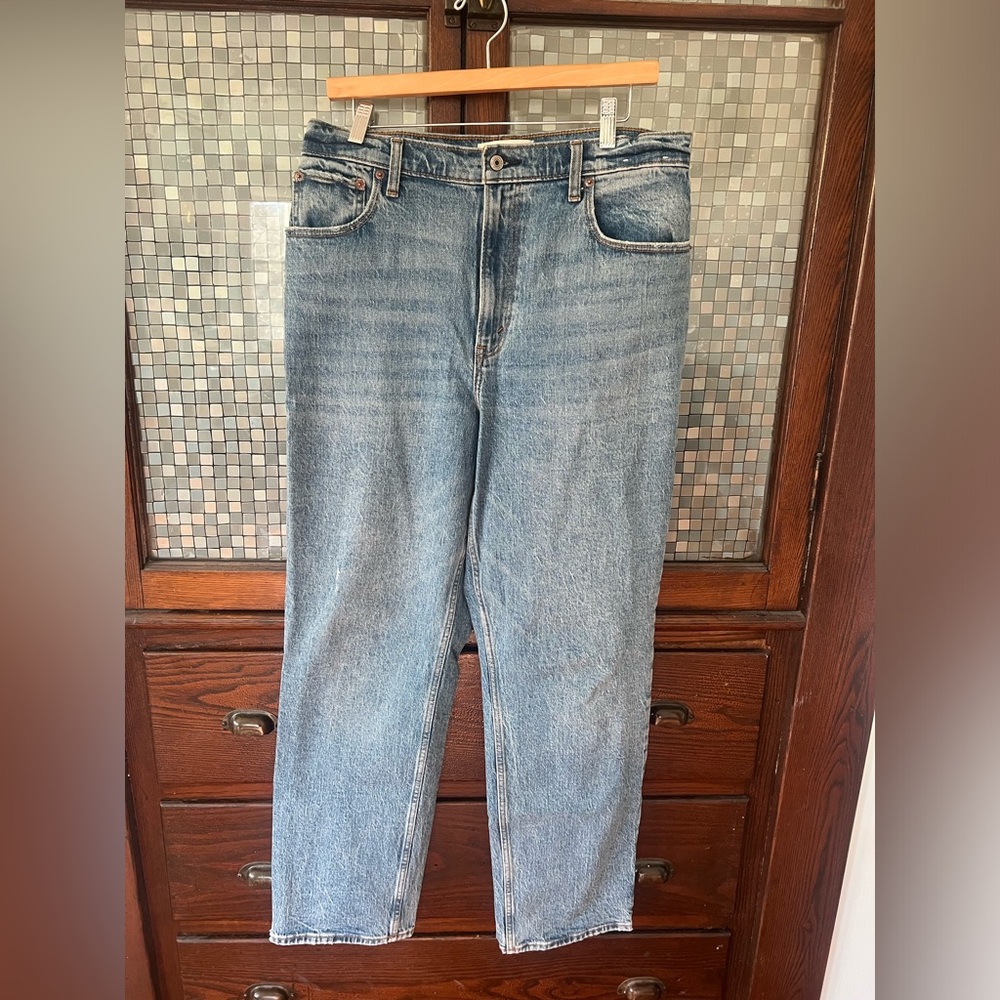 Abercrombie & Fitch - Ultra High Rise 90s Straight Jean - Medium Blue
